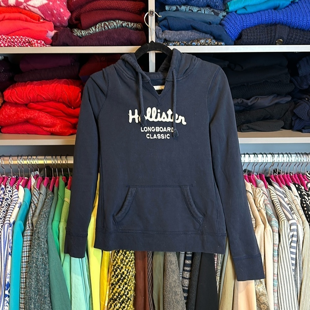 Hollister navy sweatshirt hoodie sizee L (fits like S)​